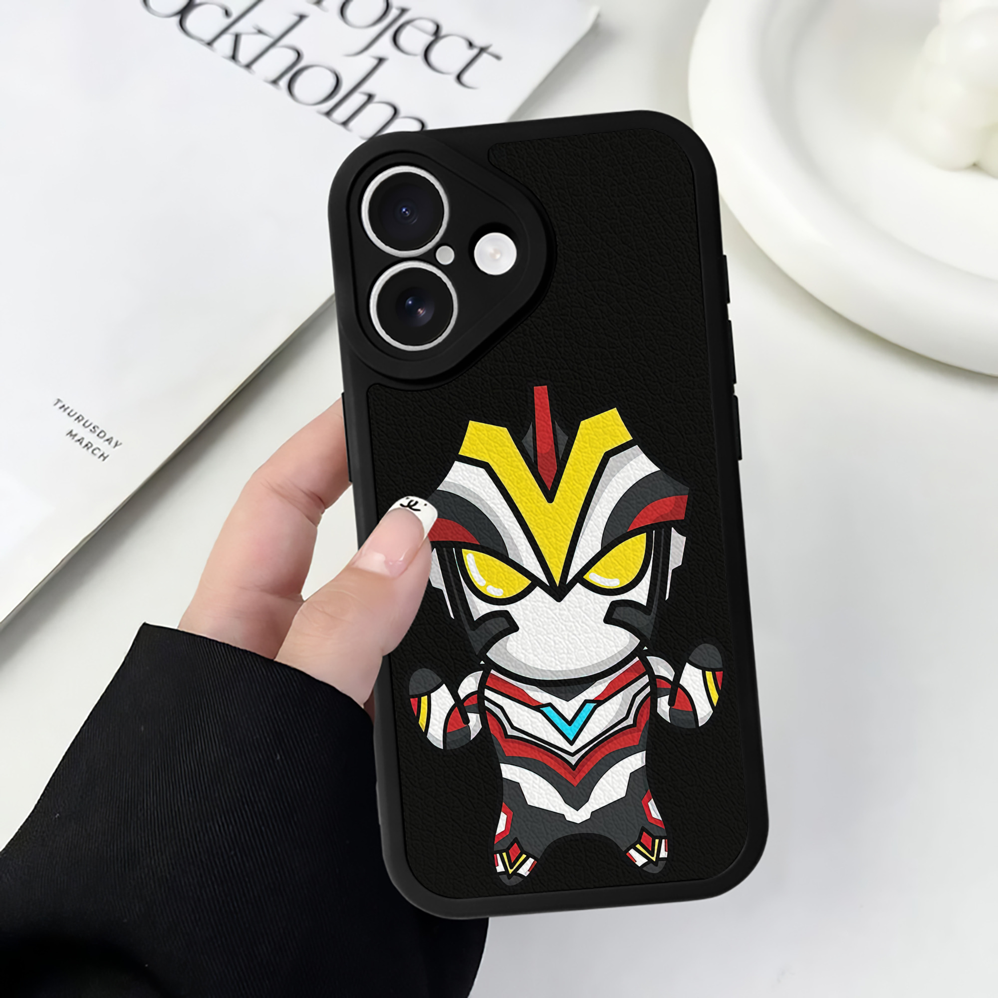 （画像用） ウルトラマン Ultraman 【iPhone 16シリーズ対応】シリコンスマホケース（レザー調） 材質：シリコン
